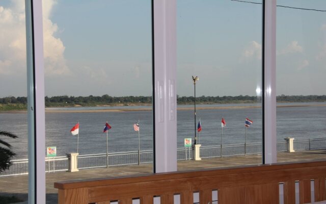 Thatphanom River View Hotel