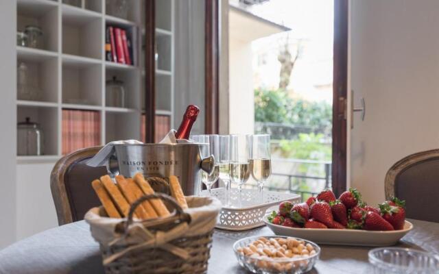 Grand Apartment In Florence