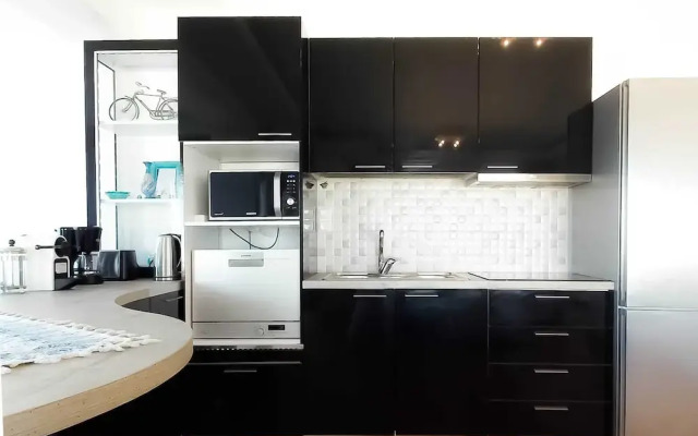 Stylish 2 Bedroom Apartment Spectacular Sea View