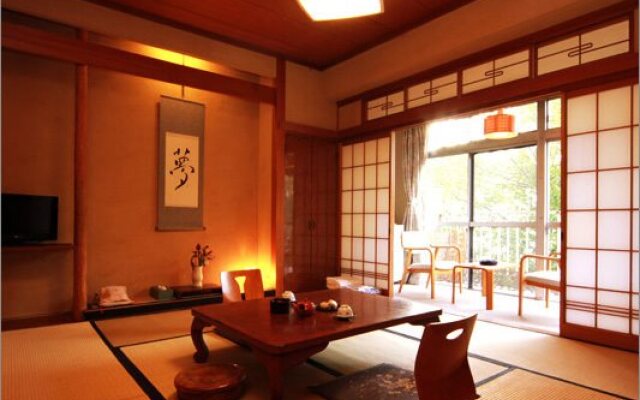 Yudanaka Onsen Hakuunro Ryokan