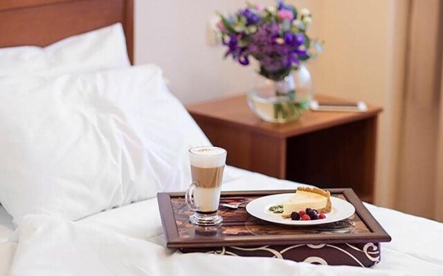 Kapu$ta Hotel