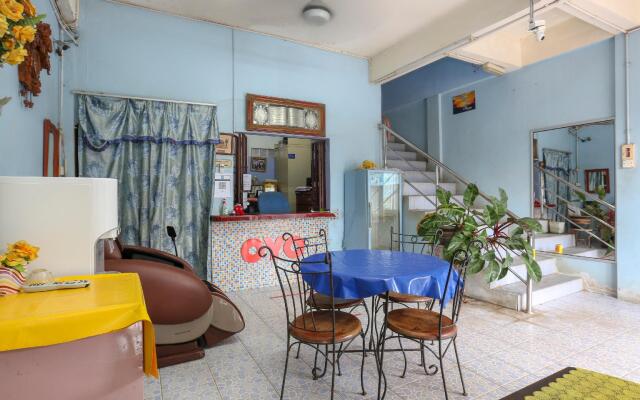 OYO 90048 Damika Hotel