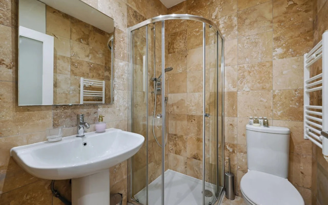 Avari Apartments – Gray’s Collection