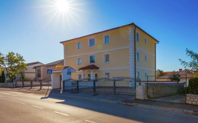Adorable apartment with terrace jacuzzi .Sea view !