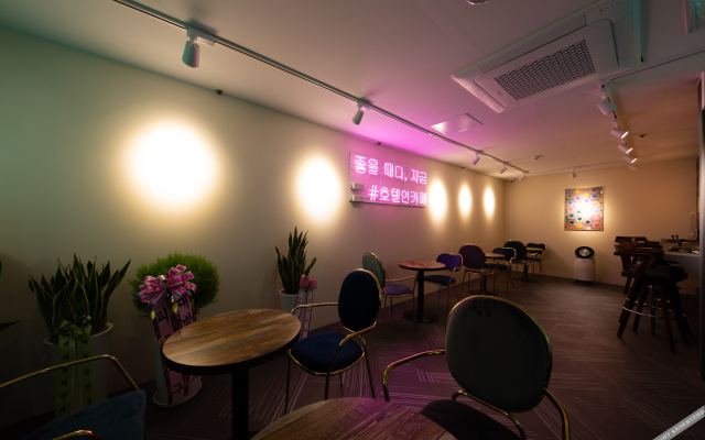 Doksan Hotel In Cafe