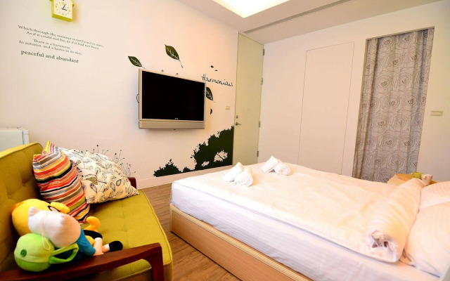 leaf hostel