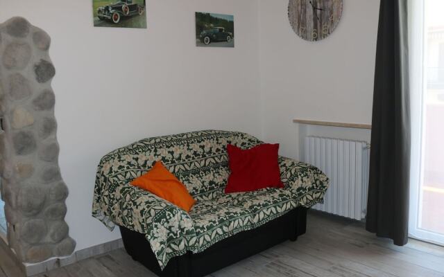 Holiday Apartment near Lake, Shared Swimming Pool