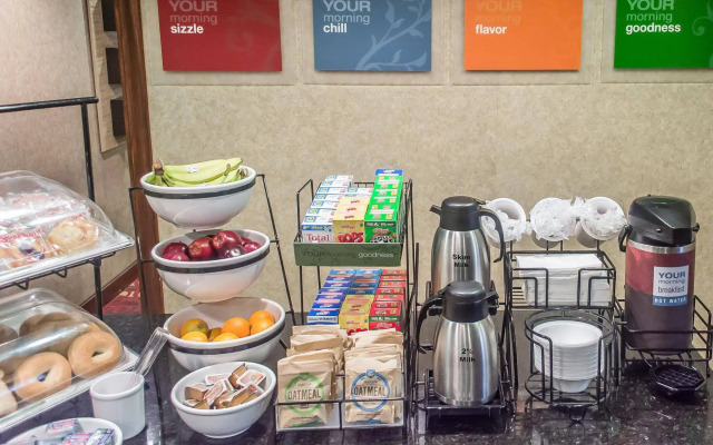 Days Inn by Wyndham Austintown