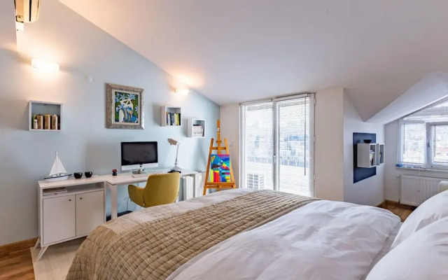 House With Balcony and City View in Besiktas