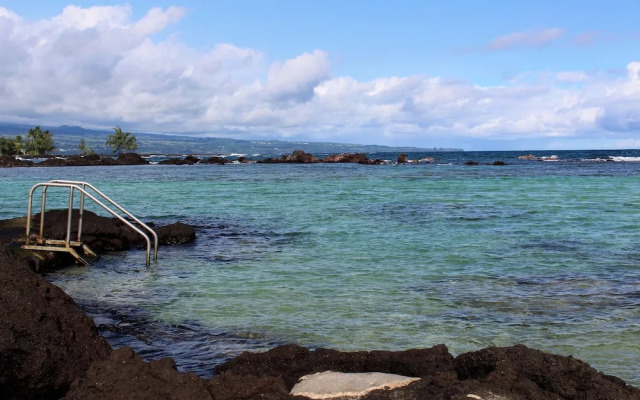 Maluhia Kahakai 2 Bedroom Condo by RedAwning