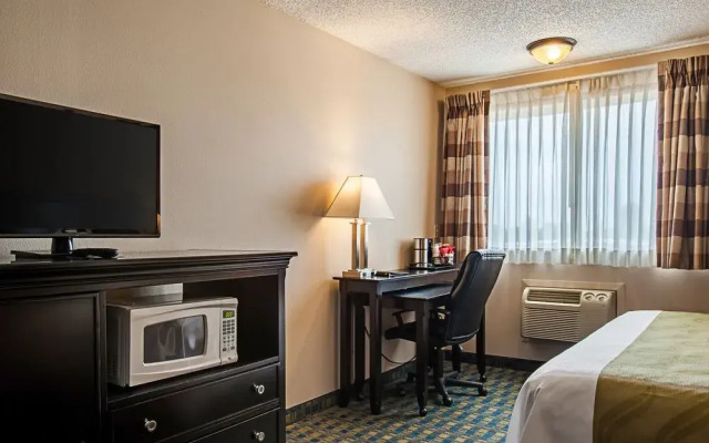 Quality Inn & Suites Pacific Seattle