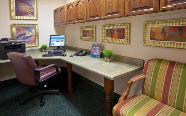 Homewood Suites by Hilton Kansas City-Airport