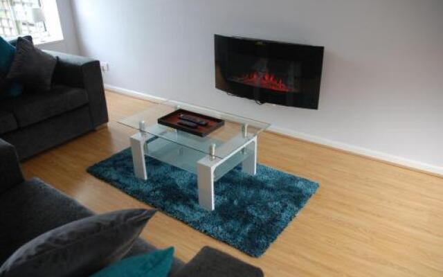 Airport/University Luxury Apartment 1