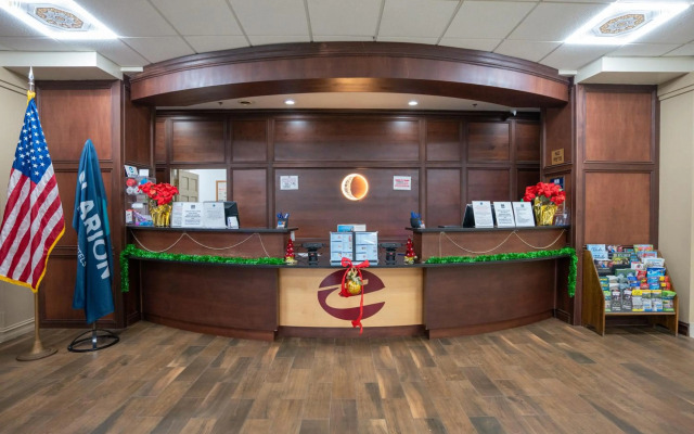Clarion Hotel Detroit Metro Airport
