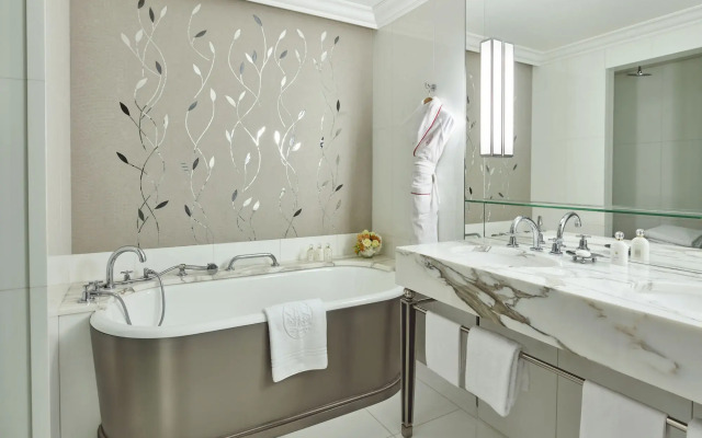 Hotel Plaza Athenee