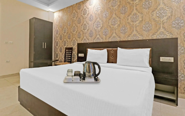OYO Townhouse 516 Hotel N Suites