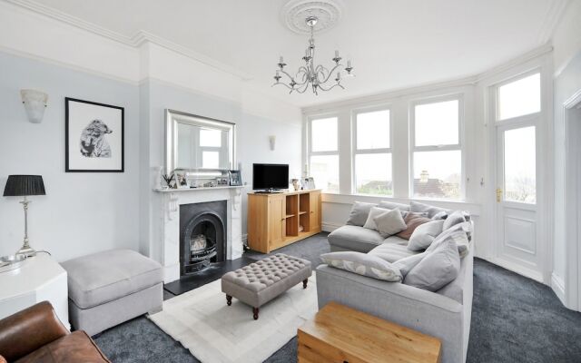 6 Bedroom Edwardian House in Bath