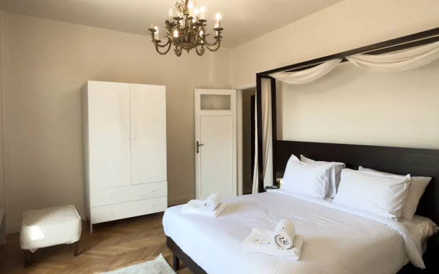 The 2bdr Crimson Crib @ The Heart Of Heliopolis