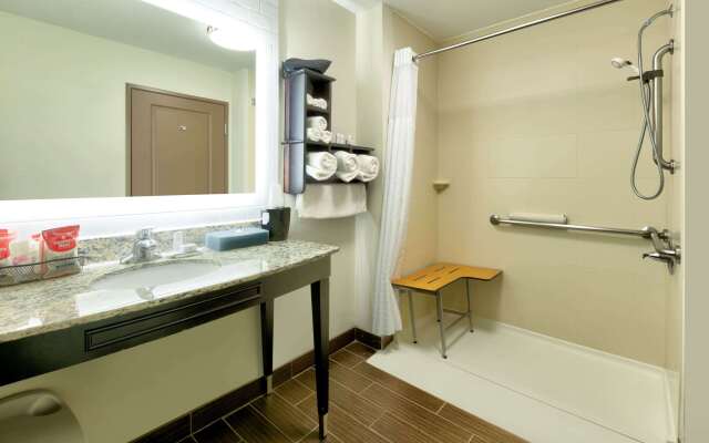 La Quinta Inn & Suites by Wyndham Clinton Historic Route 66