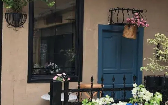 Xingyi Yunshang Garden Homestay (Wanfenglin Xiangchou Market)