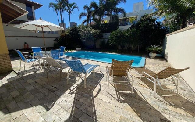 Casa 3 Dormitórios Jurere Internacional