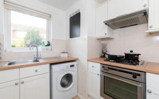 Cosy 2BR Home Near Milton Keynes Centre