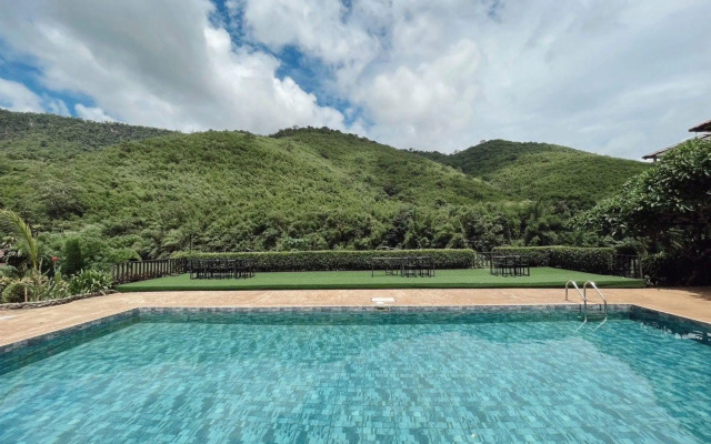 The Hub Erawan Resort