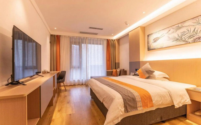 Triassic Museum Hotel