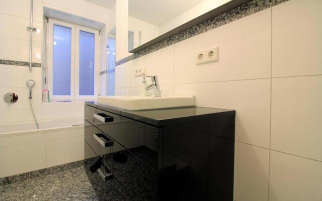 Luxury city apartment - view of river and castle