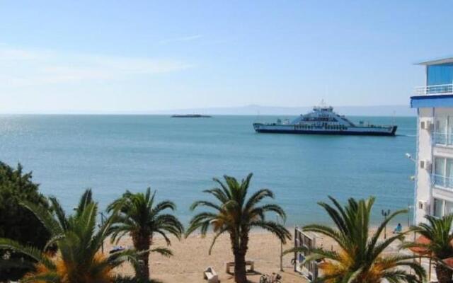Convenient Studio Flat Near Beach in Avsa Island