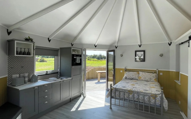 Acdc Glamping, Campervan , Caravan and Tent Resort