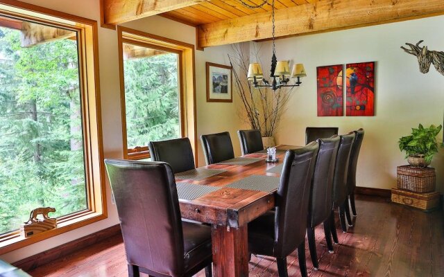Mount Robson Mountain River Lodge