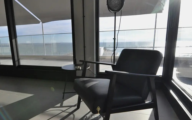Nero Luxury Flat by Zennova