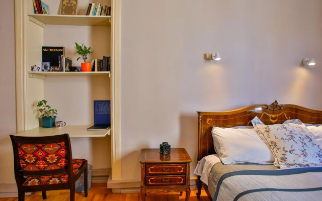 Entire apartment hosted by Keti