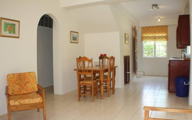4-bed With En-suite Bathrooms Villa in Bethel