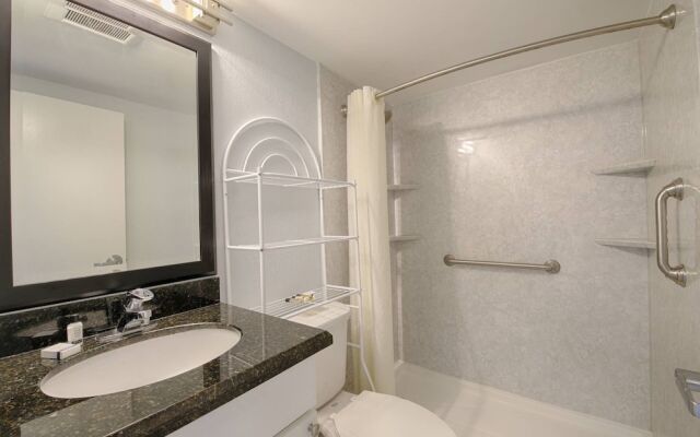 209 Little Harbor Inn