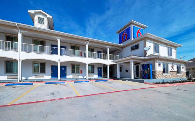 Motel 6 Rhome, TX