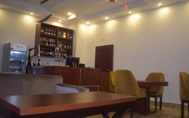 City Cruz Hotel