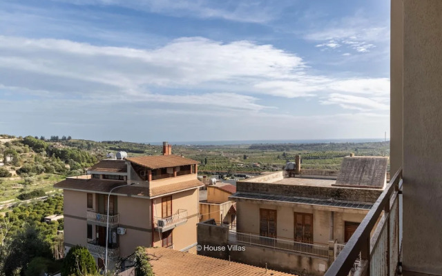 Peony Apartment in Noto