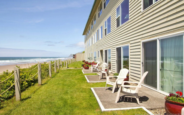 Pelican Shores Inn