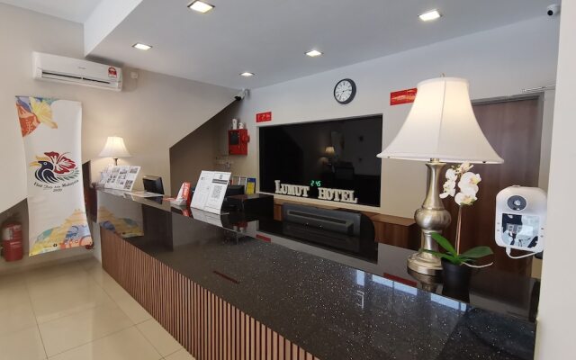 OYO 89443 Lumut Hotel
