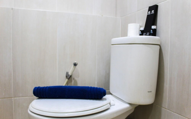 Fully Furnished And Cozy Design 1br Green Pramuka Apartment