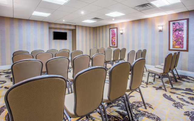 Crowne Plaza Saddle Brook by IHG
