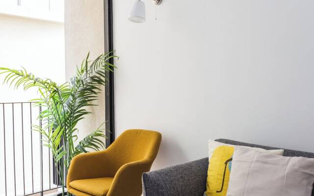 Modern Apartment Walking from the beach