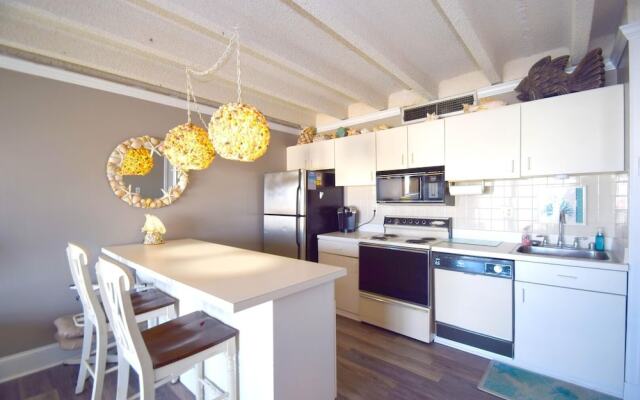 Jada 4H 1 Bedroom Condo by RedAwning