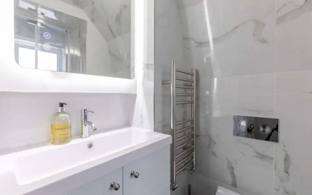 Sleek & Well-connected Studio Flat Archway!