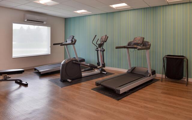 Holiday Inn Express & Suites Omaha - 120th and Maple by IHG