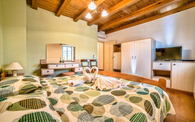 Charming Villa Only 10 Minutes Drive From the sea