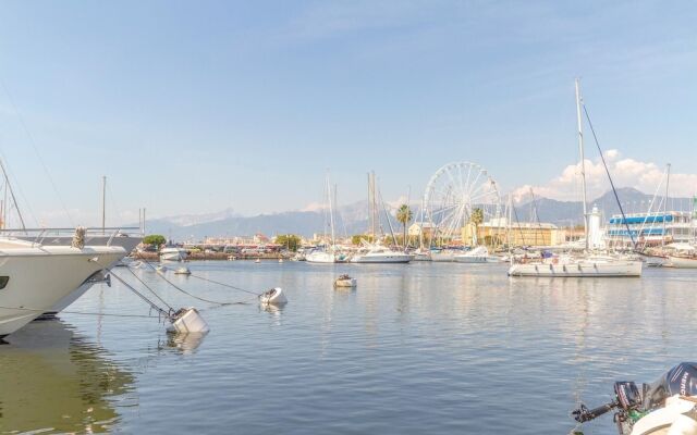 Beautiful Apartment in Viareggio With 3 Bedrooms, Jacuzzi and Sauna