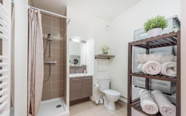 Mickey's closest neighbor